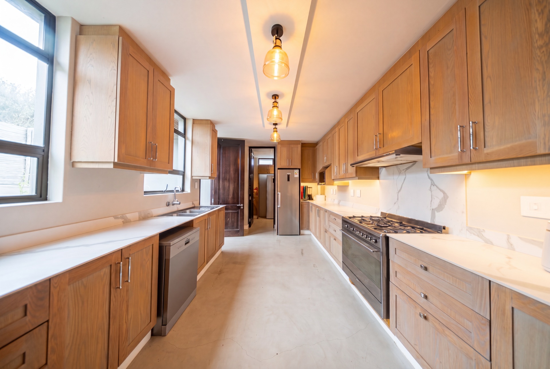 Fitted kitchen in solid timber and marble