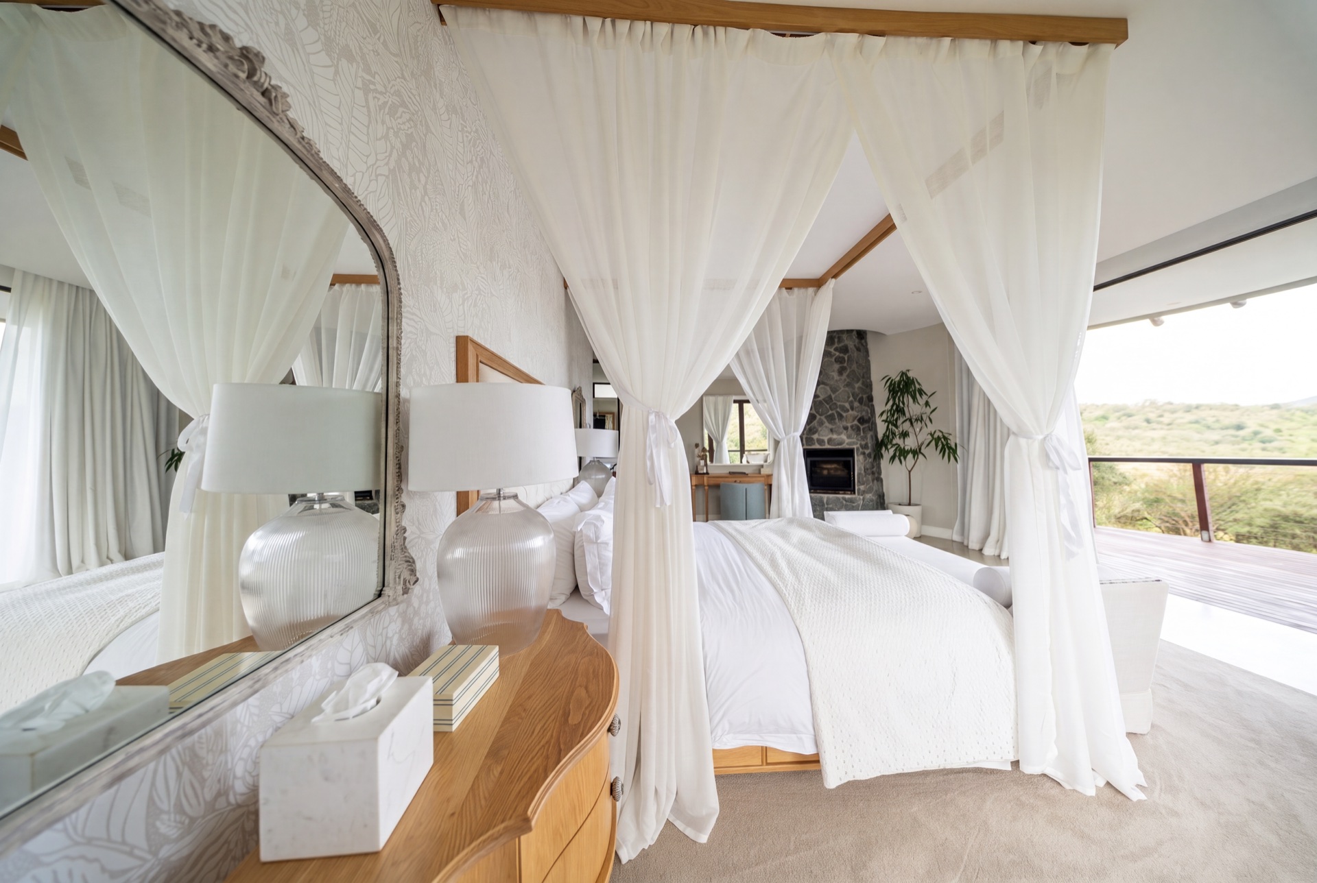 Bedroom suite open to the horizon